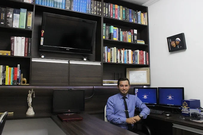 Dr. Kawe Dantas no escritório